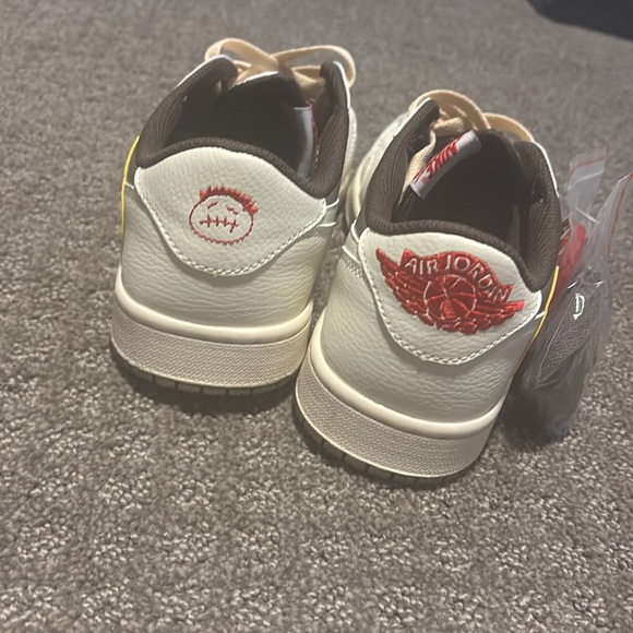 Travis Scott Jordan 1 Low “Reverse Mocha” - Picture 7 of 9
